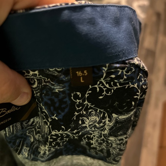 Designer dress shirt, size 16.5L. Well tailored. Beautiful pattern. - Picture 3 of 3